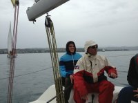 Un istruttore fornisce le indicazioni agli alunni