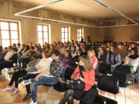 Alunni e docenti seguono la presentazione