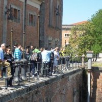 AUn momento della visita in prossimità della vasca di accumulo