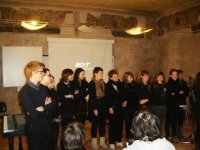 Foto di gruppo degli alunni protagonisti delle letture o esibizioni