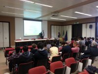 Gli alunni assistono alla presentazione dei prodotti