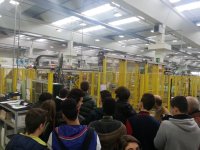 Gli alunni all'interno della zona produzione