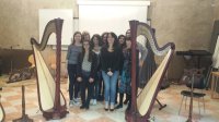 Foto di gruppo delle allieve del corso di arpa con la Prof.ssa Eva Perfetti