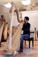 L'arpista francese Julien Marcou