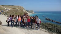Foto di gruppo davanti alla Jurassic Coast