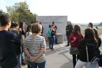 Un momento della visita alle foibe