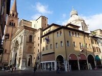 Vista della cupola dal basso da piazza Mantegna