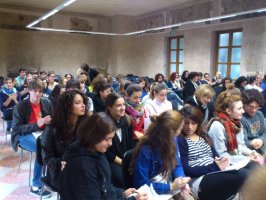 Gli alunni di quinta assistono all'incontro