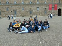 Foto di gruppo davanti a Palazzo Pitti