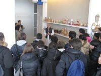 Il responsabile della produzione con gli studenti