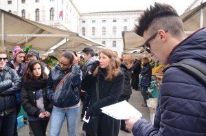 Un momento della visita alla città