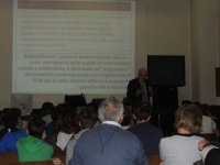 Il Prof. Lanini durante l'incontro con gli alunni