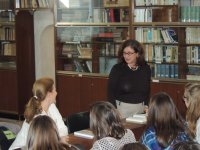 La scrittrice dialoga con la Prof.ssa Ramaroli