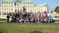 Foto di gruppo di fronte al palazzo del Belvedere - Vienna
