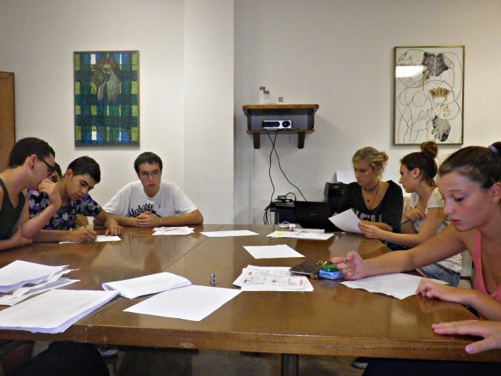 Un gruppo di studenti impegnato in una delle attività svolte